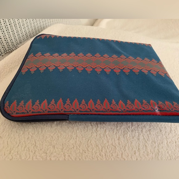 Bundle: Tablet Cover & Cellphone Flashlight 1) Blue with Red Pattern 2) Unopened - Picture 7 of 9